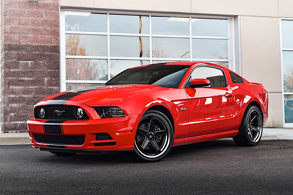 Ford Mustang with Adventus AVS-2